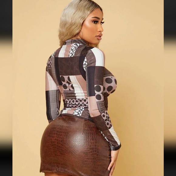 Geo Print Stand Neck TShirt - Picture 3 of 5